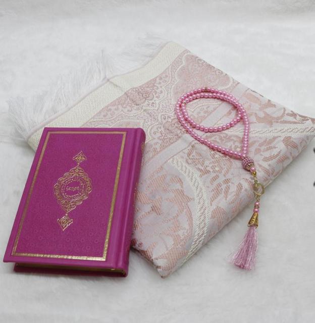 Arabic Quran Islamic Gift English Thermo Leather Umrah Gift Quran Set Prayer Rug Pearl Rosary Prayer Beads Sajjadah Salah Mat